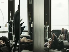 Giulia Elettra Gorietti, Greta Scarano in Suburra (2015) 19