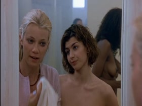 Jaclyn DeSantis, Aliya Campbell in Road Trip (2000) 2
