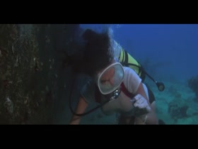 Jacqueline Bisset nipslip , hot scene in The Deep 17
