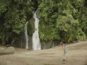 Adriana Ugarte Interracial , Kissing In Palmeras en la nieve (2015) 1