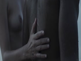 Adriana Ugarte Interracial , Kissing In Palmeras en la nieve (2015) 15