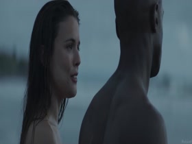 Adriana Ugarte Interracial , Kissing In Palmeras en la nieve (2015) 20