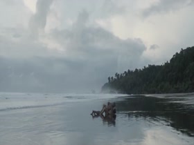 Adriana Ugarte Interracial , Kissing In Palmeras en la nieve (2015) 8