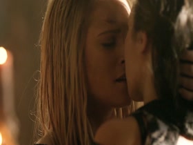 Eliza Taylor & Alycia Debnam-Carey Lesbian in The 100 1