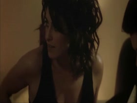 Rosie Fellne & Cordelia Bugeja kissing , lesbian Sex in The Crew 1