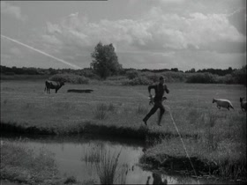 Tove Maes in Ditte menneskebarn (1946) 10