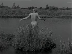 Tove Maes in Ditte menneskebarn (1946) 5