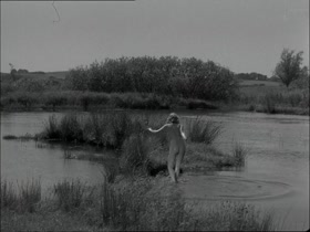 Tove Maes in Ditte menneskebarn (1946) 9