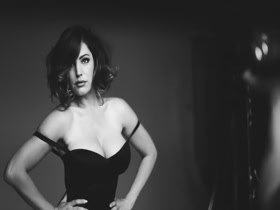 Kelly Brook in Sexiest BTS Photoshoot Moments (Compilation) 12