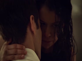 Tatiana Maslany in Orphan Black s01e01 (2013) 12