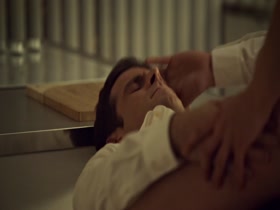Tatiana Maslany in Orphan Black s01e01 (2013) 13