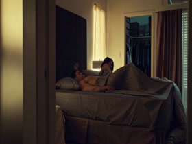Tatiana Maslany in Orphan Black s01e01 (2013) 16