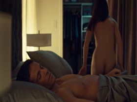 Tatiana Maslany in Orphan Black s01e01 (2013) 18