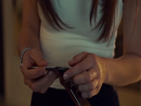 Tatiana Maslany in Orphan Black s01e01 (2013) 19
