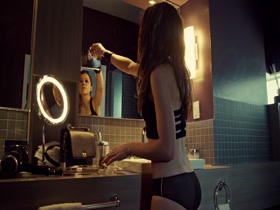 Tatiana Maslany in Orphan Black s01e01 (2013) 2