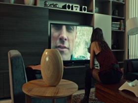 Tatiana Maslany in Orphan Black s01e01 (2013) 3
