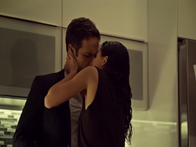 Tatiana Maslany in Orphan Black s01e01 (2013) 8