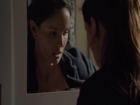 Sarah Wayne Callies in Colony s01e03 (2016) 1