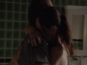 Sarah Wayne Callies in Colony s01e03 (2016) 10