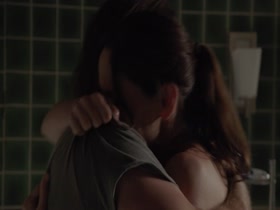 Sarah Wayne Callies in Colony s01e03 (2016) 11