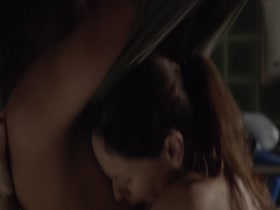 Sarah Wayne Callies in Colony s01e03 (2016) 13