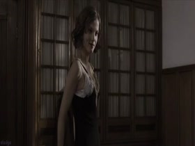 Sylvia Hoeks in De Bende van Oss (2011) 2