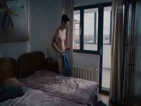 Elena Popa Autoportretul Unei Fete Cuminti (2015) 720p  10