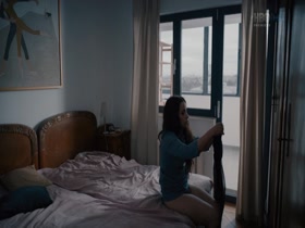 Elena Popa Autoportretul Unei Fete Cuminti (2015) 720p  15