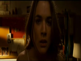 Adriana Ugarte Hot , Threesome In Lo contrario al amor (2011)  20