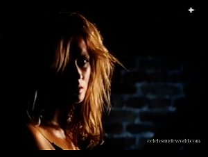 Agnieszka Wagner Cleavage , hot  In Ciemna strona Wenus (1998)  19