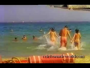 Agnes Soral Topless , Bikini In Un Moment DE garement 19