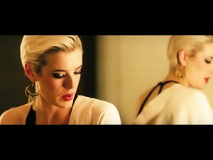 Agyness Deyn Lingerie , Bathtub scene in Pusher (2012)