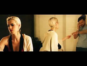 Agyness Deyn Lingerie , Bathtub scene in Pusher (2012) 8