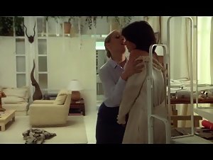 Elisabeth Margoni in Le professionnel (1981) 10