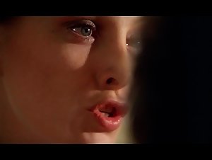 Elisabeth Margoni in Le professionnel (1981) 5