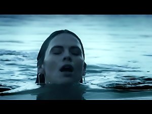 Hayley Atwell , Natalia Worner in Pillars of the Earth (2010) 1