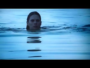 Hayley Atwell , Natalia Worner in Pillars of the Earth (2010) 2