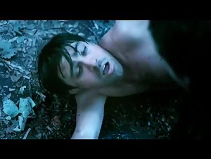 Hayley Atwell , Natalia Worner in Pillars of the Earth (2010) 3