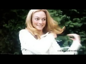 Heather Graham nude, top scene in Killing Me Softly (2002) 1