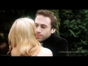 Heather Graham nude, top scene in Killing Me Softly (2002) 14