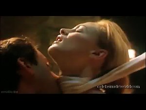 Heather Graham on top , nude scene in Killing Me Softly (2002) 13
