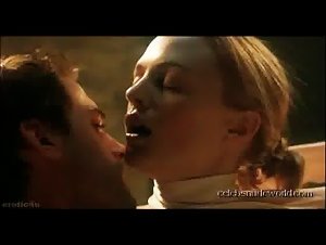 Heather Graham on top , nude scene in Killing Me Softly (2002) 9