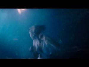 Jennifer Lawrence in Passengers 15