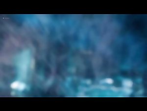 Jennifer Lawrence in Passengers 17