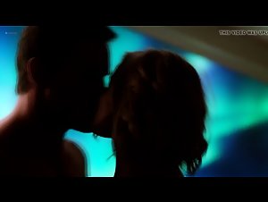 Jennifer Lawrence in Passengers 4