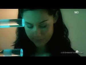 Ingrid Rouif , Sandra Richefort in La septieme porte (2001) 19