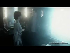 Ingrid Rouif , Lou Berger , Sandra Richefort in La septieme porte (2001) 11