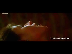 Irene Jacob in Incognito (1997) 13