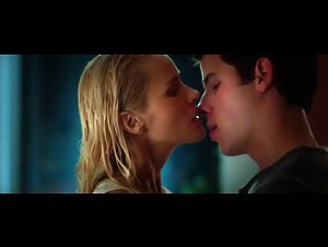 Isabel Lucas Bikini , Hot in Careful What You Wish For (2015) 7