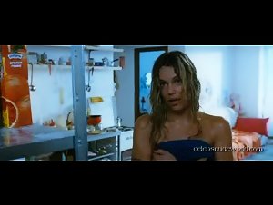 Isabella Ragonese , Maria Grazia Nazzari , Micaela Ramazzotti in Tutta la vita davanti (2008) 11